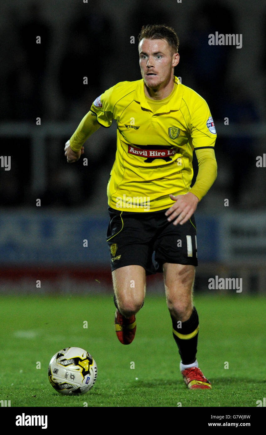 Fußball - Sky Bet League Two - Burton Albion gegen Carlisle United - Pirelli Stadium. Tom Naylor von Burton Albion Stockfoto
