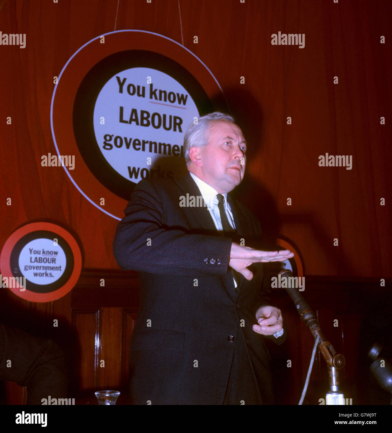 Premierminister Harold Wilson bei der Eröffnung des Manifests der Labour Party. Stockfoto