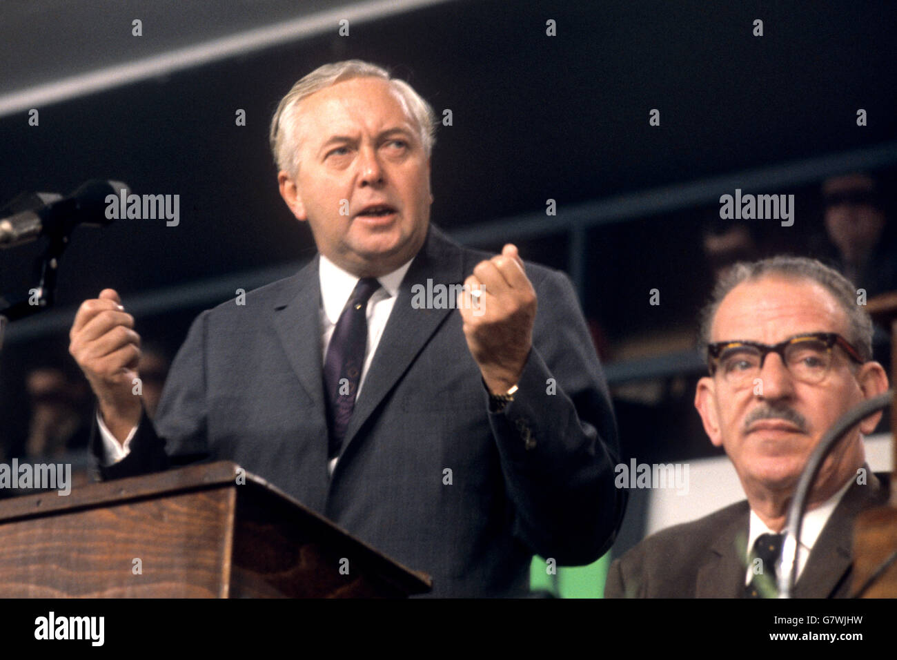 Der pfeifenrauchenden Premierminister Harold Wilson im Bild während der Labour Party Konferenz in Brighton. Stockfoto