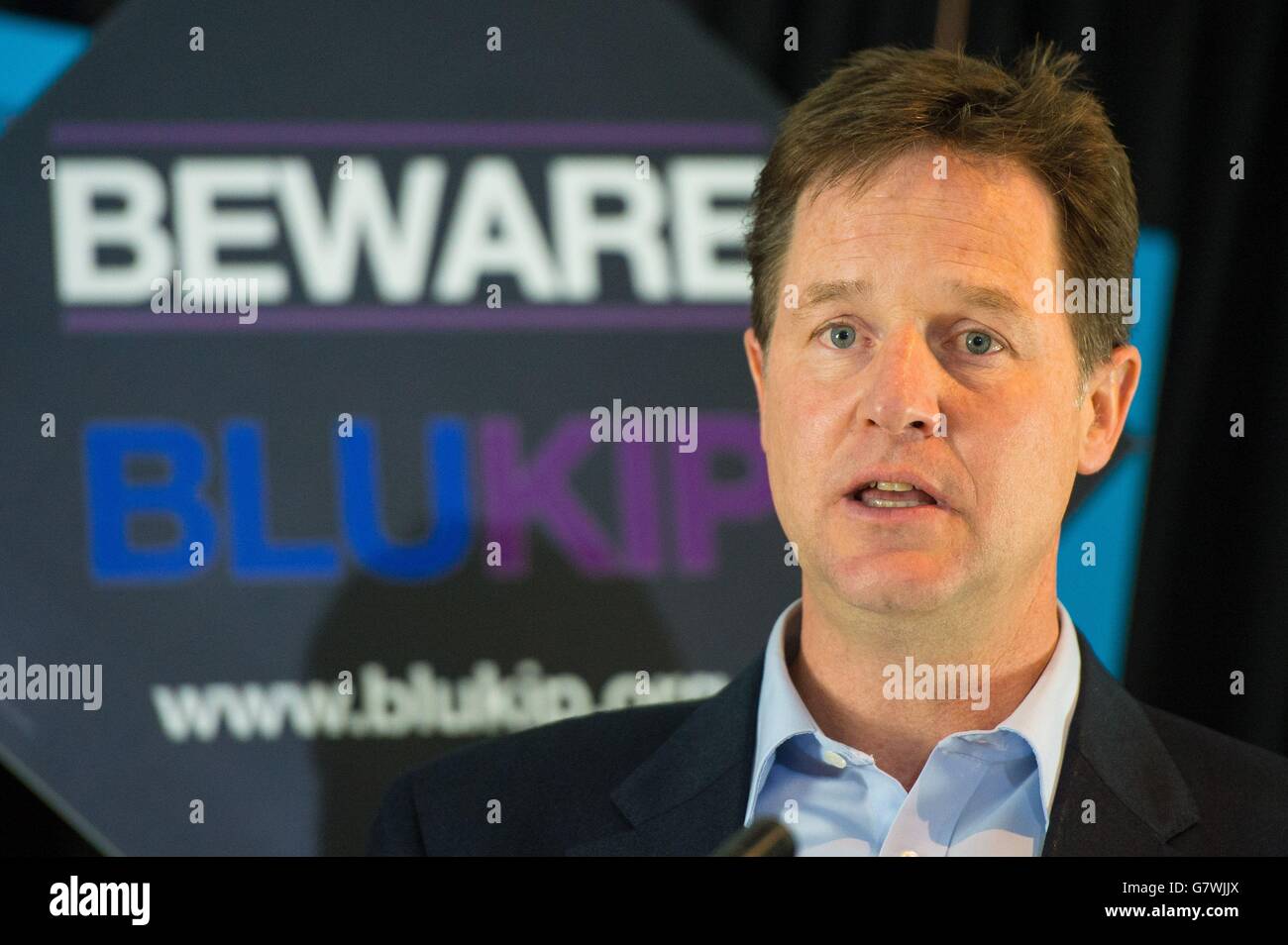 Der liberaldemokratische Führer Nick Clegg sprach am Cheadle College in Cheadle, Staffordshire, wo er vor der Gefahr warnte, dass eine "BLUKIP"-Allianz der rechten Konservativen, der UKIP und der DUP nach den Parlamentswahlen das Machtgleichgewicht halten würde. Stockfoto