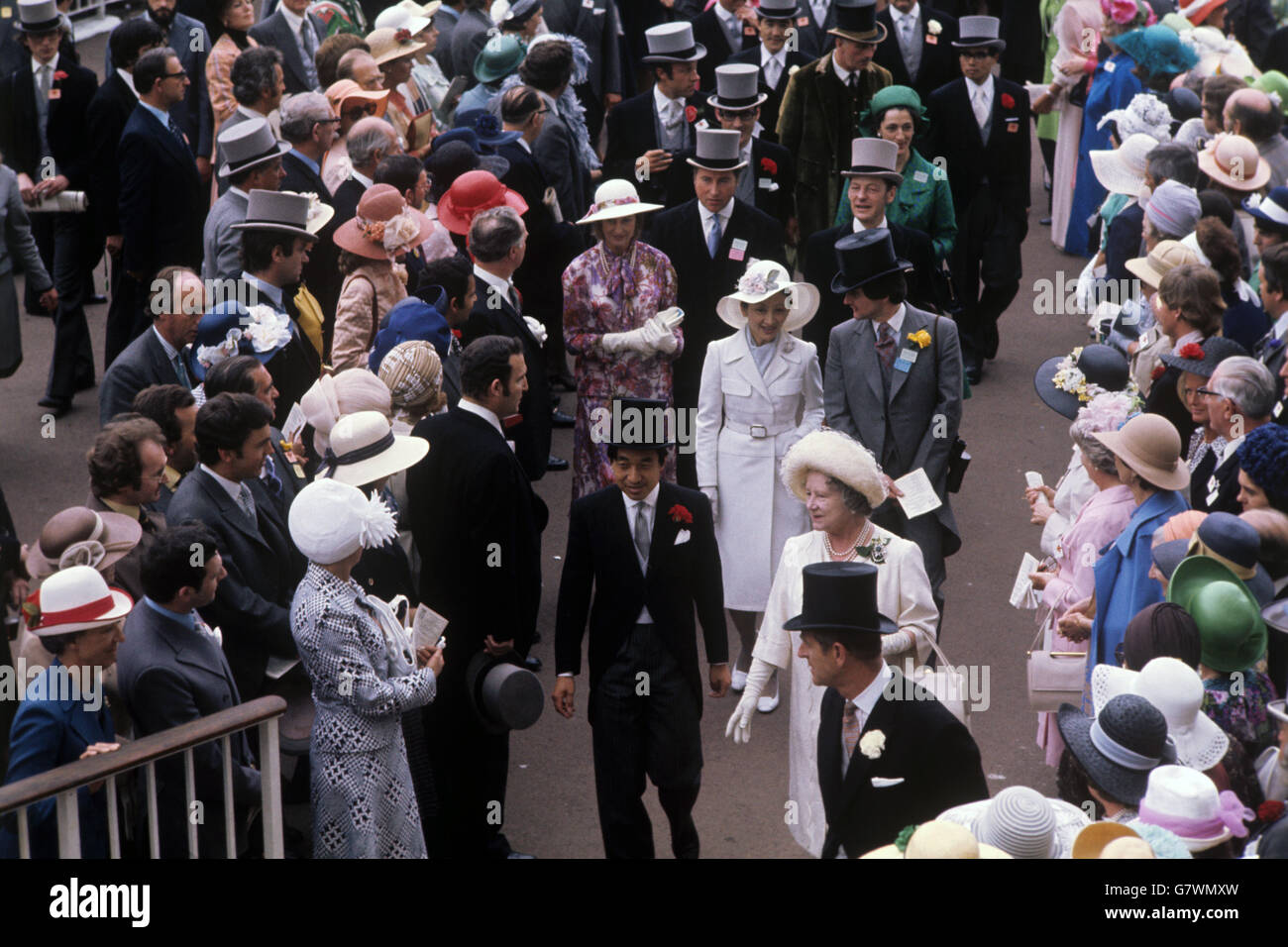 Die königliche Party, einschließlich der Herzog von Edinburgh, die Königin Mutter, Kronprinz und Prinzessin von Japan, Ankunft in Royal Ascot. Stockfoto