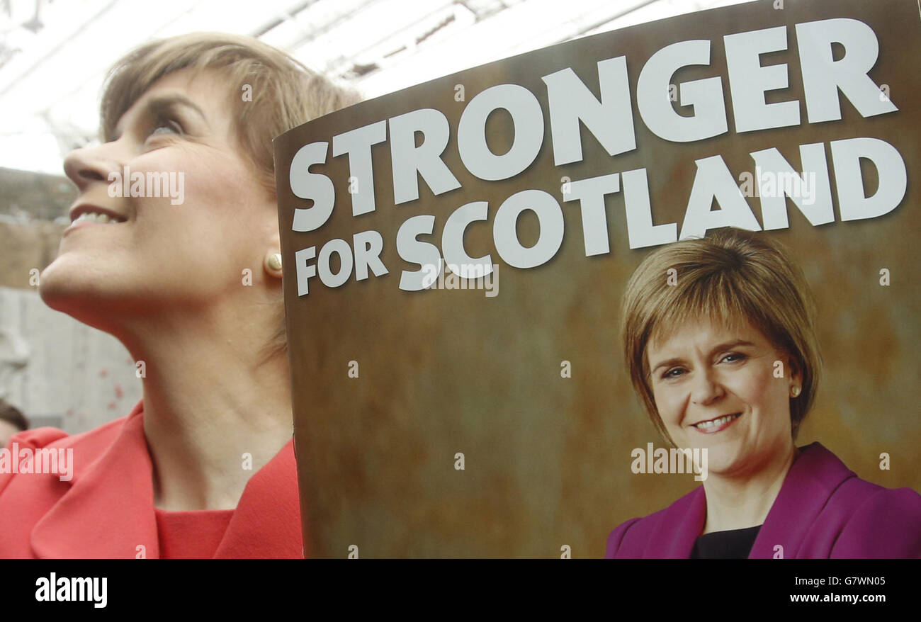 Der erste Minister Schottlands und die Vorsitzende der Scottish National Party, Nicola Sturgeon, beim Start des allgemeinen Wahlprogramms der SNP in Edinburgh. Stockfoto