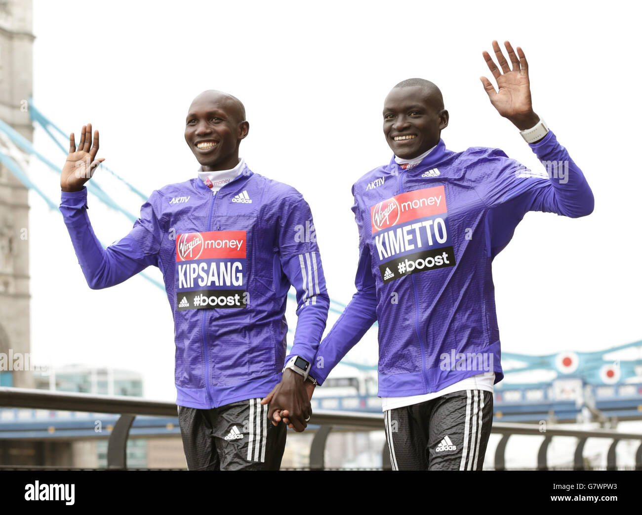 Die Elite-Kenianer Wilson Kipsang (links) und Dennis Kimetto während einer Fotoausstellung für die Elite Men-Einsendungen vor dem London Marathon. Stockfoto