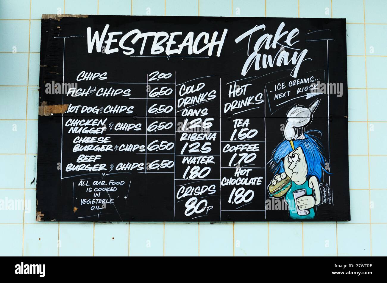 Vor der Sky Bet Championship gegen Bolton Wanderers wird an einer Wand vor einem Café am Meer in Bournemouth ein Menü zum Mitnehmen gezeigt. Stockfoto