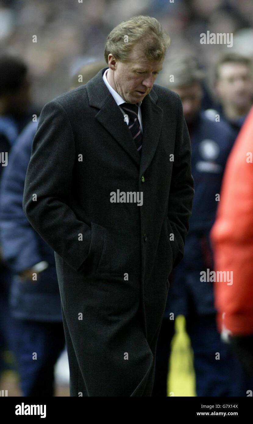 Steve McClaren, der Manager von Middlesbrough, zeigt seine Niedergeschlagenheit nach der Niederlage von 2-0 gegen Aston Villa. Stockfoto