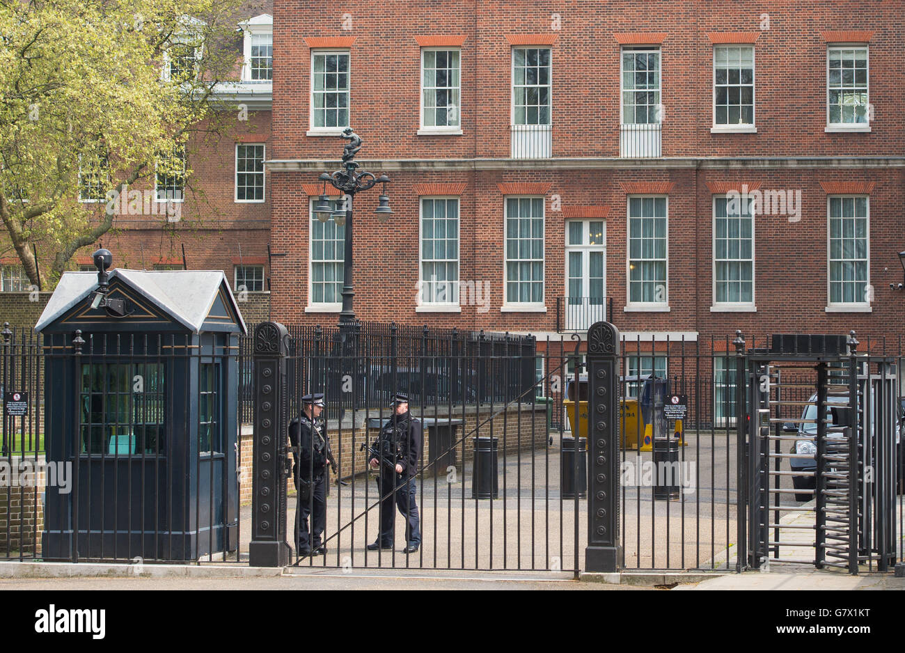 Allgemeiner Blick auf den hinteren Eingang zur Downing Street in Westminster, London, da Pressefotografen ihre Wut über ein Verbot geäußert haben, aus Gründen der Privatsphäre Nachrichtenfotos von öffentlichem Interesse am hinteren Eingang zur Downing Street zu machen. Stockfoto