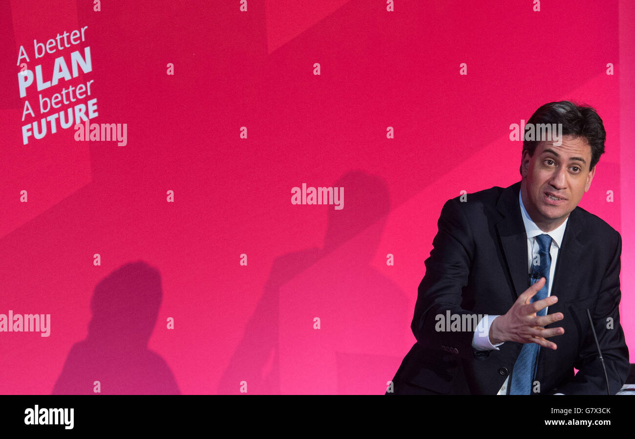 Ed Miliband, der Vorsitzende der Labour Party, hält eine Rede im ARC Theatre & Arts Centre in Stockton-on-Tees, wo er bekannt gab, dass Erstkäufern eine Steuerermäßigungen im Wert von bis zu &ACIRC;&pound;5,000 angeboten werden. Stockfoto