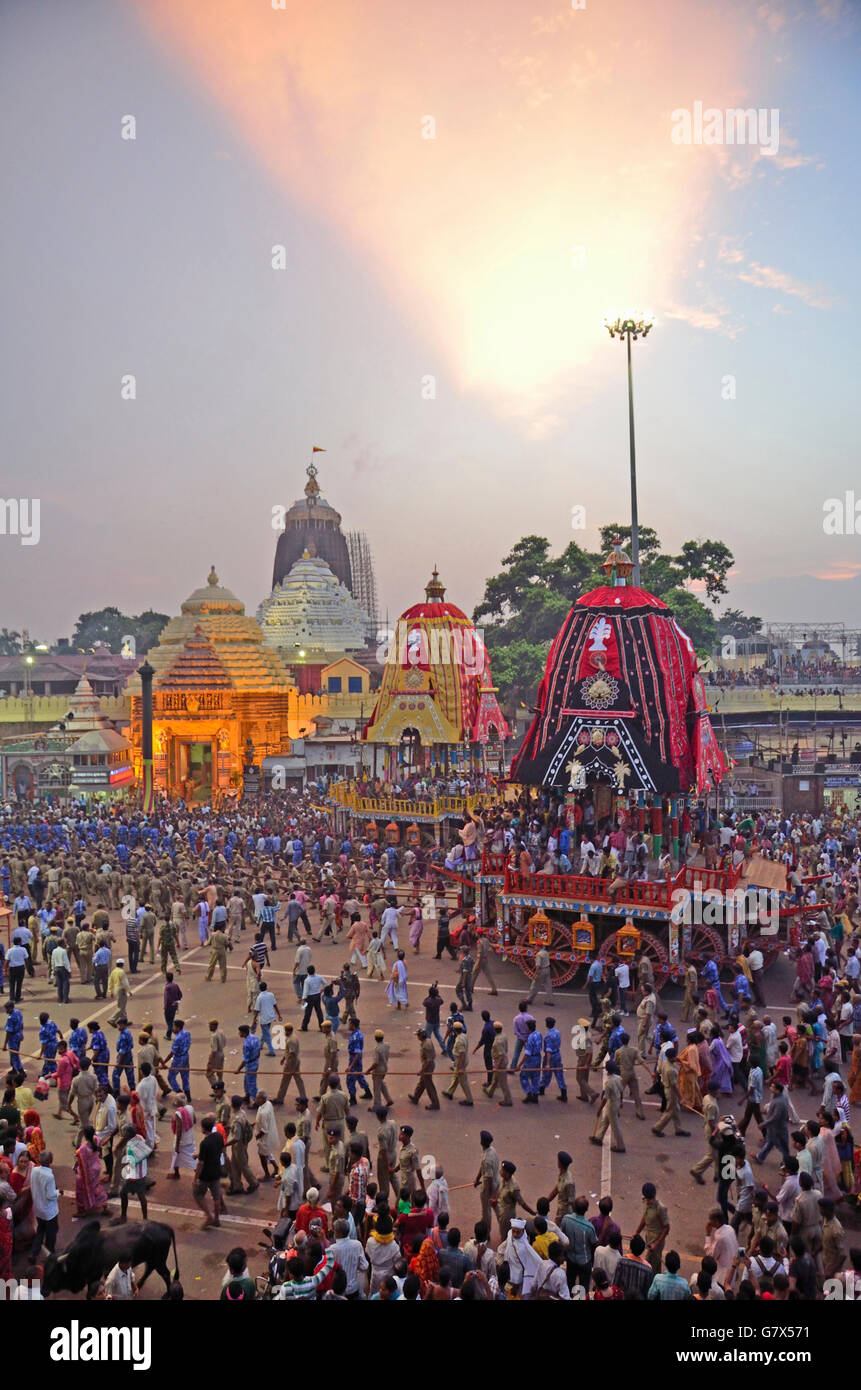 Rathyatra oder Chariot Festival mit Jagannatha-Tempel im Hintergrund, Puri, Orissa, Indien Stockfoto Rathyatra oder Chariot Festival mit Jagannatha-Tempel im Hintergrund, Puri, Orissa, Indien Stockfoto