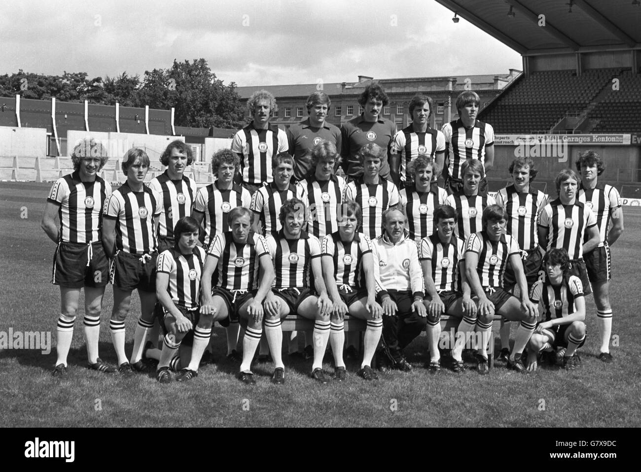 Hintere Reihe von links: John Connelly, Steve Hardwick, Kevin Carr, Peter Manners und David Barton. Von links stehend: John Brownlee, Gary Nicholson, Tommy Cassidy, Colin Suggett, Jamie Scott, Kenny Mitchell, Jim Pearson, Keith Mulgrove, Stuart Robinson, Ian McFaul, Alan Shoulder und John Bird. Vordere Reihe von links: Peter Cartwright, Mick Martin, Peter Withe, Nigel Walker, Bill McGarry (Manager), Terry Hibbitt, Irving Nattrass (jetzt Middlesbrough) und Kenny Wharton. Stockfoto