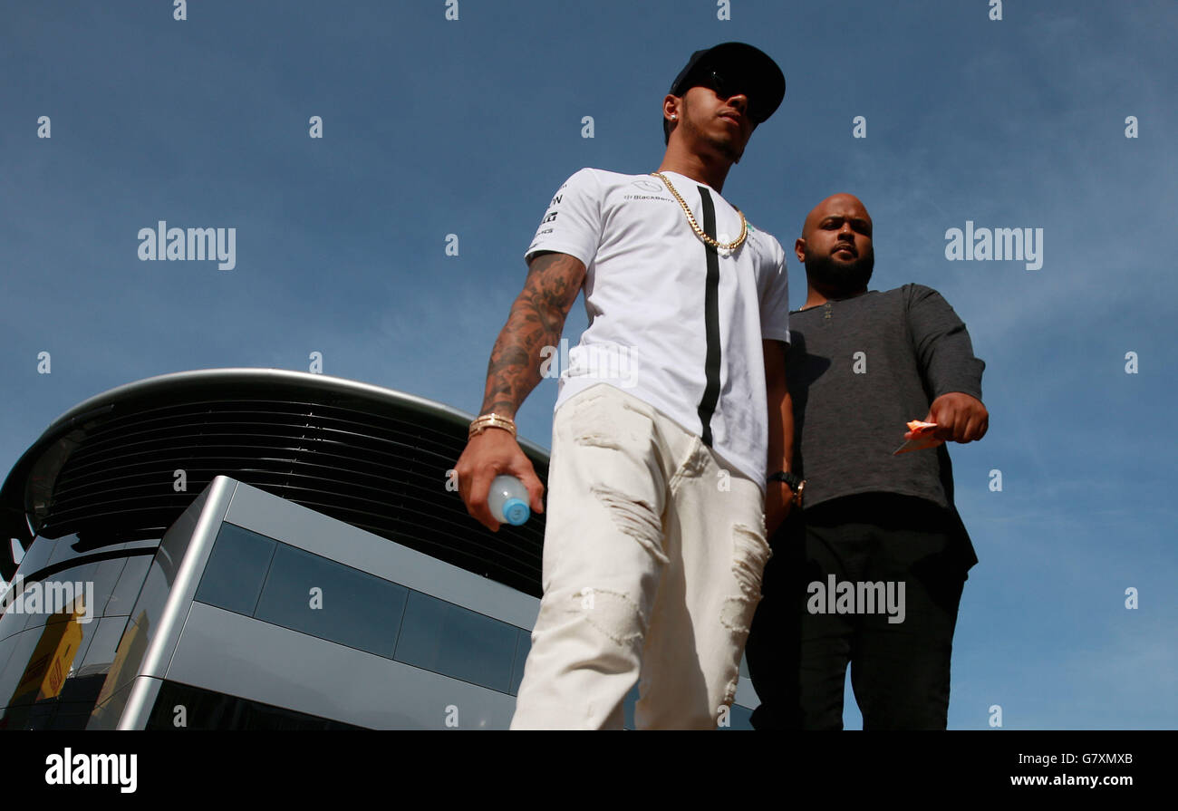 Formel 1 - großer Preis von Spanien - Wettkampftag - Circuit de Barcelona-Catalunya. Mercedes Lewis Hamilton kommt im Fahrerlager für den Großen Preis von Spanien auf dem Circuit de Barcelona-Catalunya in Barcelona, Spanien. Stockfoto