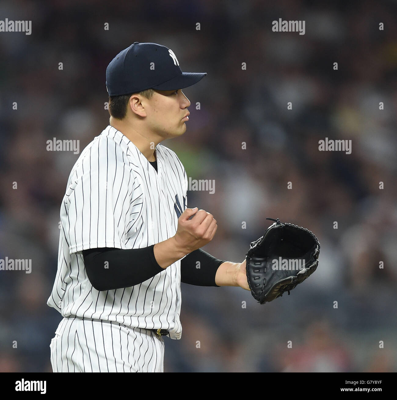 Bronx, New York, USA. 24. Juni 2016. Masahiro Tanaka (Yankees), 24. Juni 2016 - MLB: Krug Masahiro Tanaka von der New York Yankees reagiert während der Major League Baseball Spiel gegen die Minnesota Twins im Yankee Stadium in der Bronx, New York, Vereinigte Staaten von Amerika. © AFLO/Alamy Live-Nachrichten Stockfoto