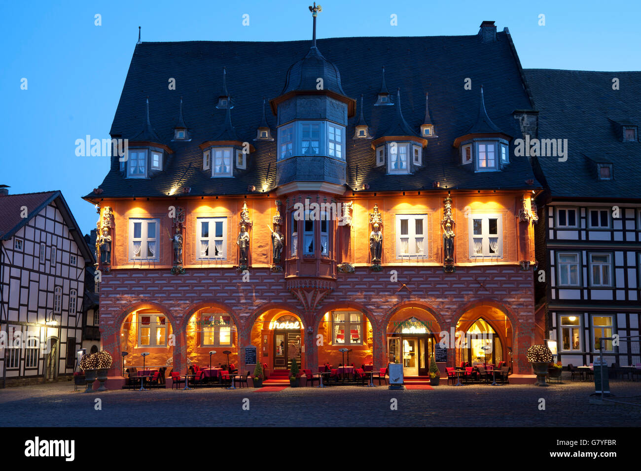 Kaiserworth, ein 4-Sterne-Hotel, Restaurant, Twilight, Marktplatz-Platz, Goslar, Harz, Niedersachsen, PublicGround Stockfoto