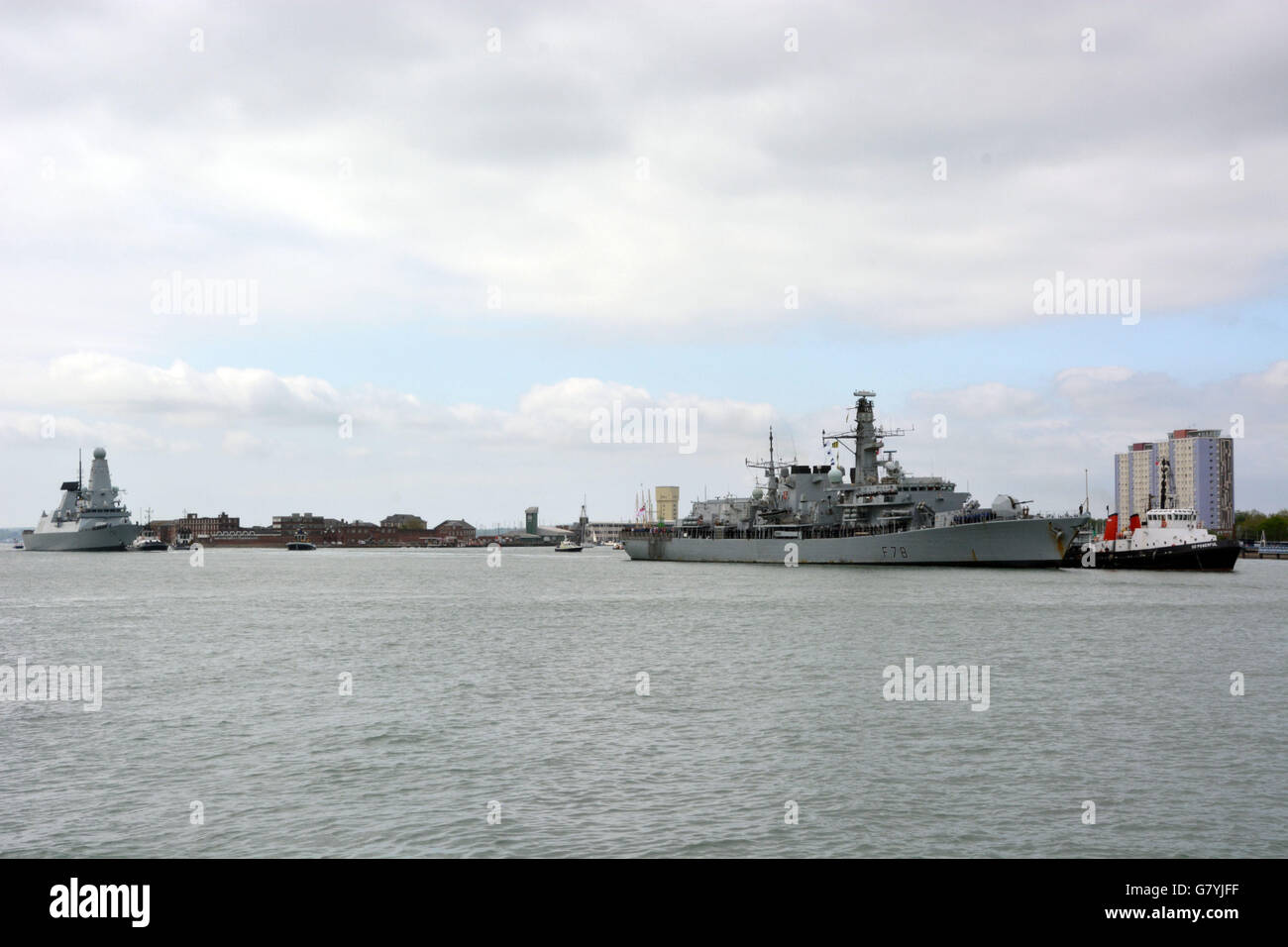 Marine Schiffe zurück nach Portsmouth Stockfoto