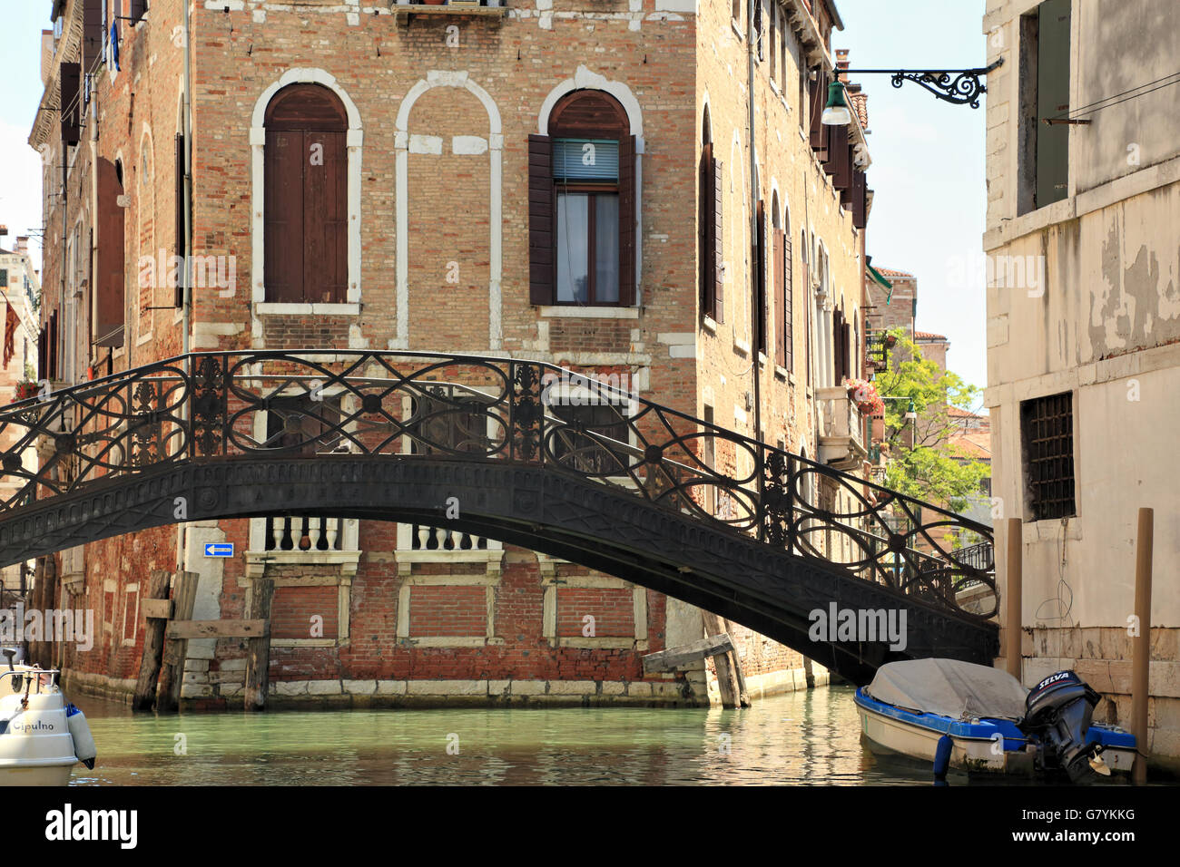 Brücke Ponte dei Conzafelzi, Sestiere di Castello, Venedig Stockfoto