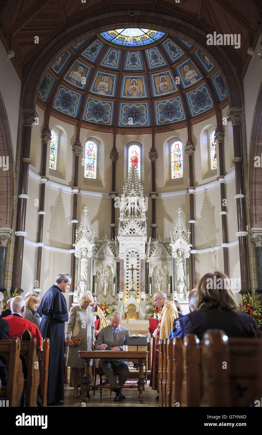 Prince Of Wales und die Herzogin von Cornwall - Northern Ireland Tour - Tag 1 - St Patricks Church - Belfast Stockfoto