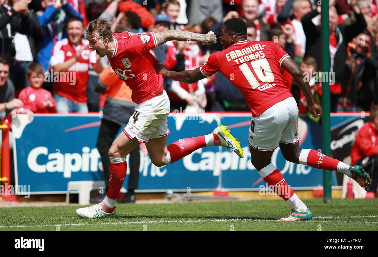 Aden Flint von Bristol City feiert sein sechstes Tor während des Sky Bet League One-Spiels am Ashton Gate in Bristol. Stockfoto