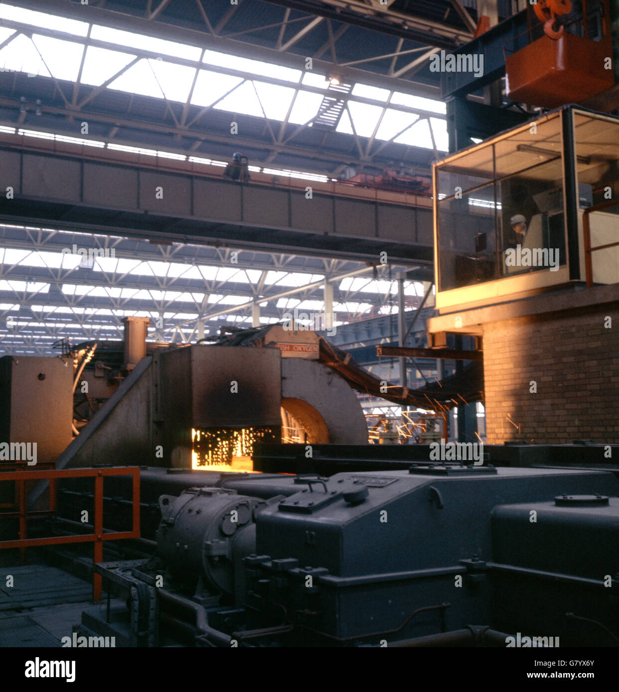 Allgemeiner Blick vom Boden in English Steel Corporation Works, Tinsley, Sheffield. Stockfoto