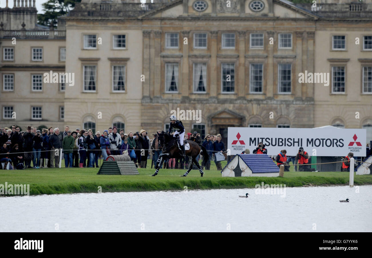 Der Neuseeländer Jonathan Paget reitet Clifton Promise am vierten Tag der Badminton Horse Trials, Badminton. Stockfoto