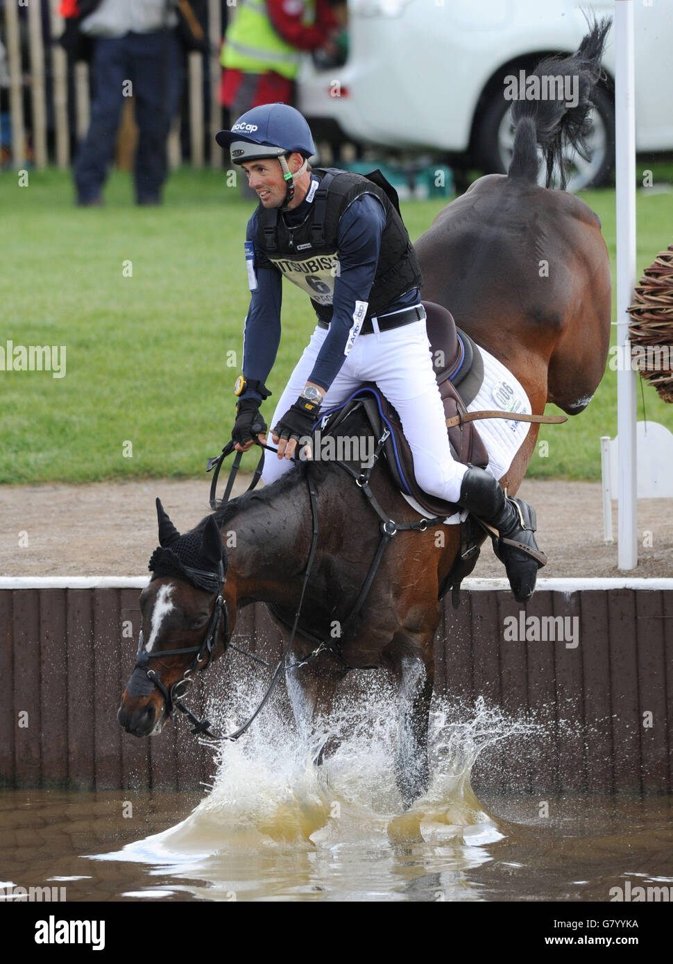 Der Neuseeländer Jonathan Paget reitet Clifton Promise am vierten Tag der Badminton Horse Trials, Badminton. Stockfoto