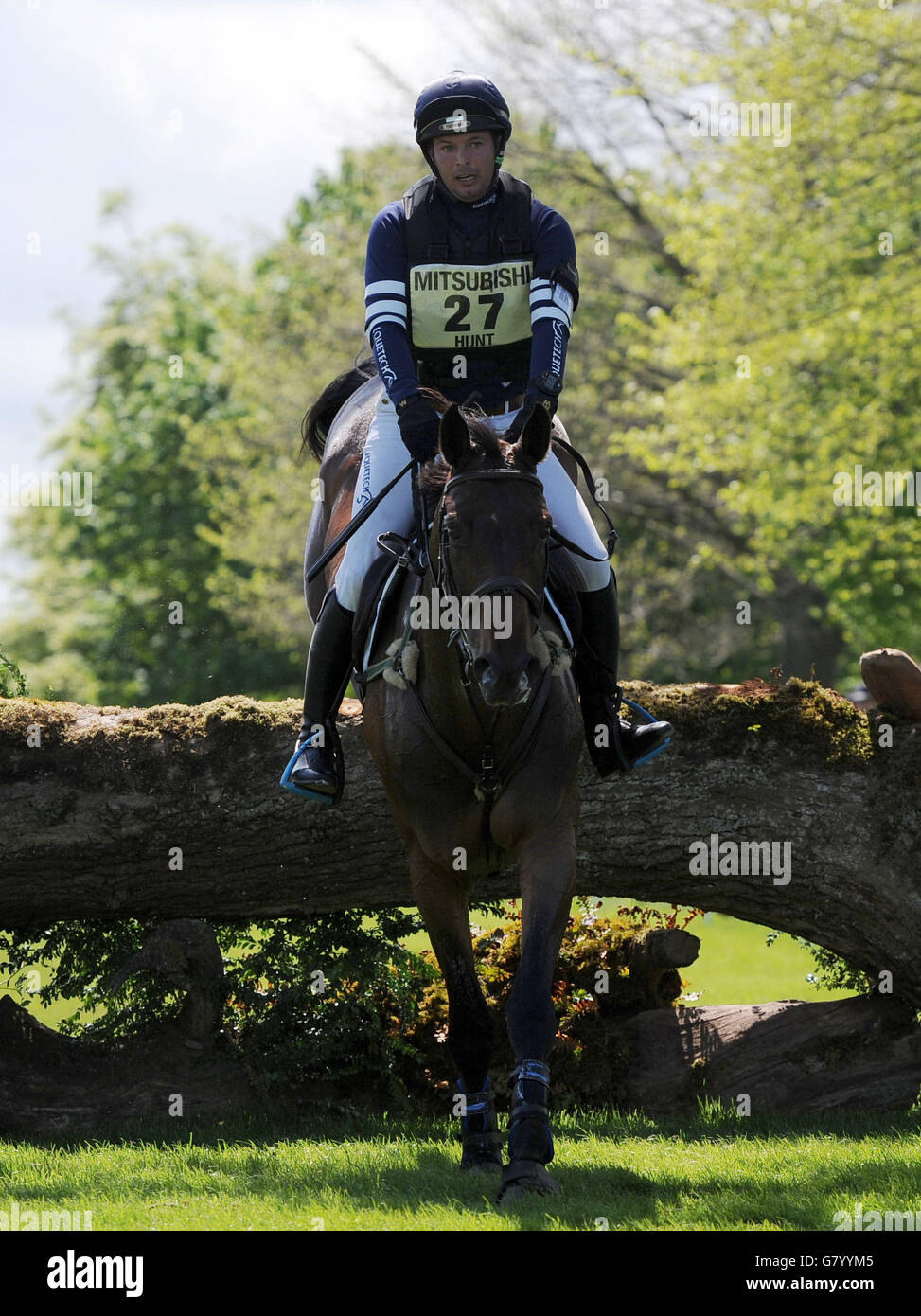 Reiten - Badminton Pferdetrials 2015 - Tag Vier - Badminton. Die britische Laurence Hunt reitet am vierten Tag der Badminton Horse Trials, Badminton, wie Donna's Neiiuewmoed. Stockfoto