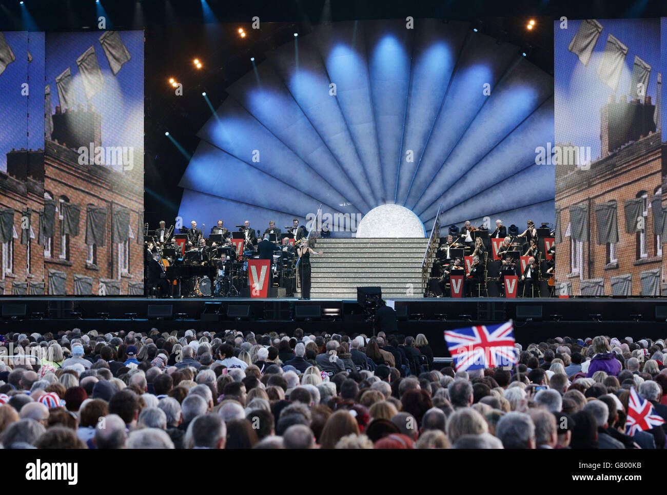 Pixie Lott während des VE Day 70: A Party to Remember Konzerts auf der Horse Guards Parade, Whitehall, London. Stockfoto