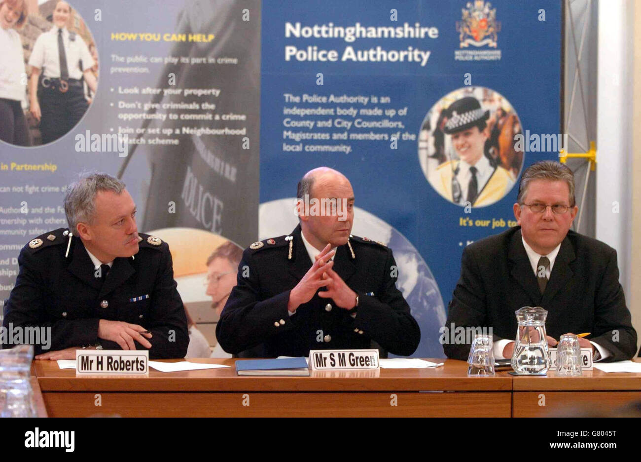 Steve Green (Mitte) und John Clarke, Vorsitzender der Nottingham Police Authority (rechts) und Howard Roberts Nottigham, stellvertretender Chief Constable (links). Stockfoto