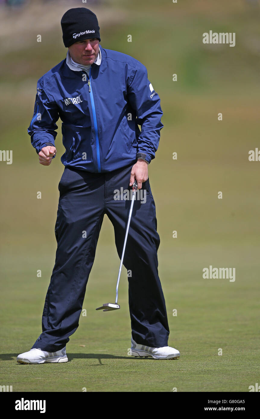 Schottlands Richie Ramsay feiert am zweiten Tag des Dubai Duty Free Irish Open im Royal County Down Golf Club, Newcastle, einen Putt am 8. DRÜCKEN Sie VERBANDSFOTO. Bilddatum: Freitag, 29. Mai 2015. Siehe PA Geschichte GOLF Irish. Bildnachweis sollte lauten: Brian Lawless/PA Wire. EINSCHRÄNKUNGEN: . Keine kommerzielle Nutzung. Keine falsche kommerzielle Verbindung. Keine Videoemulation. Keine Bildbearbeitung. Stockfoto