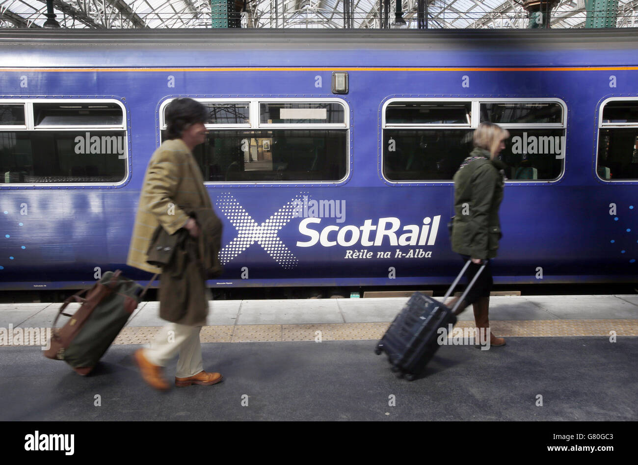 Ein ScotRail-Zug von Abellio am Glasgow Central Station in Schottland. Stockfoto