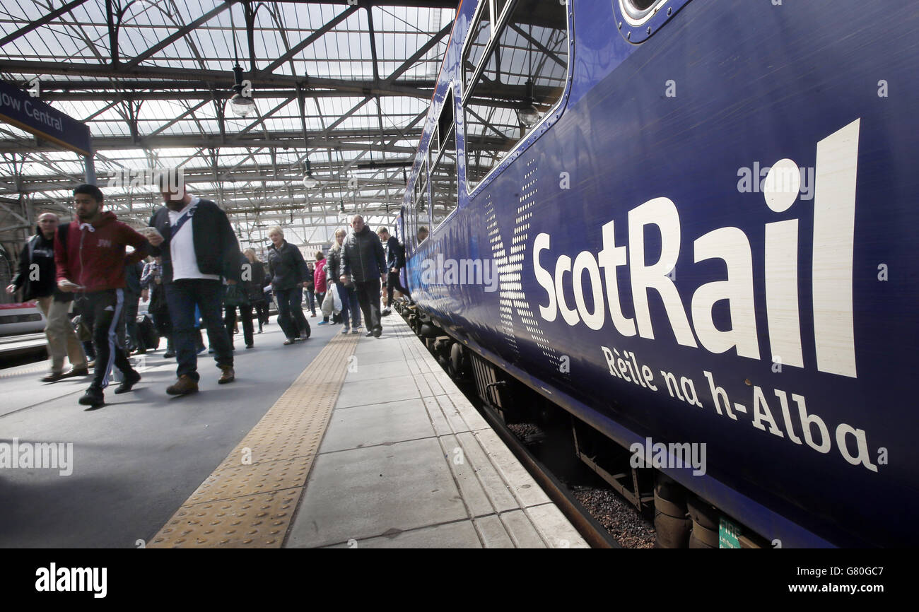 Ein ScotRail-Zug von Abellio am Glasgow Central Station in Schottland. Stockfoto