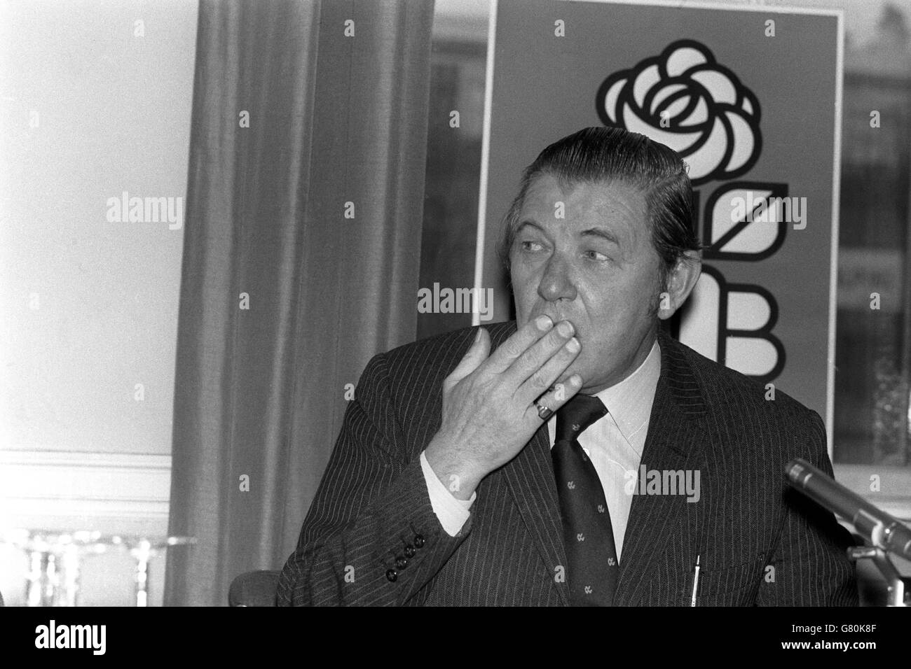 Robert Mellish, Abgeordneter für Southwark, Bermondsey, scheint während einer Pressekonferenz der marktfreundlichen Arbeiterkampagne für Großbritannien in Europa zu gähneln. Es findet im Charing Cross Hotel, London statt, wo er unter den Gastrednern war. Stockfoto