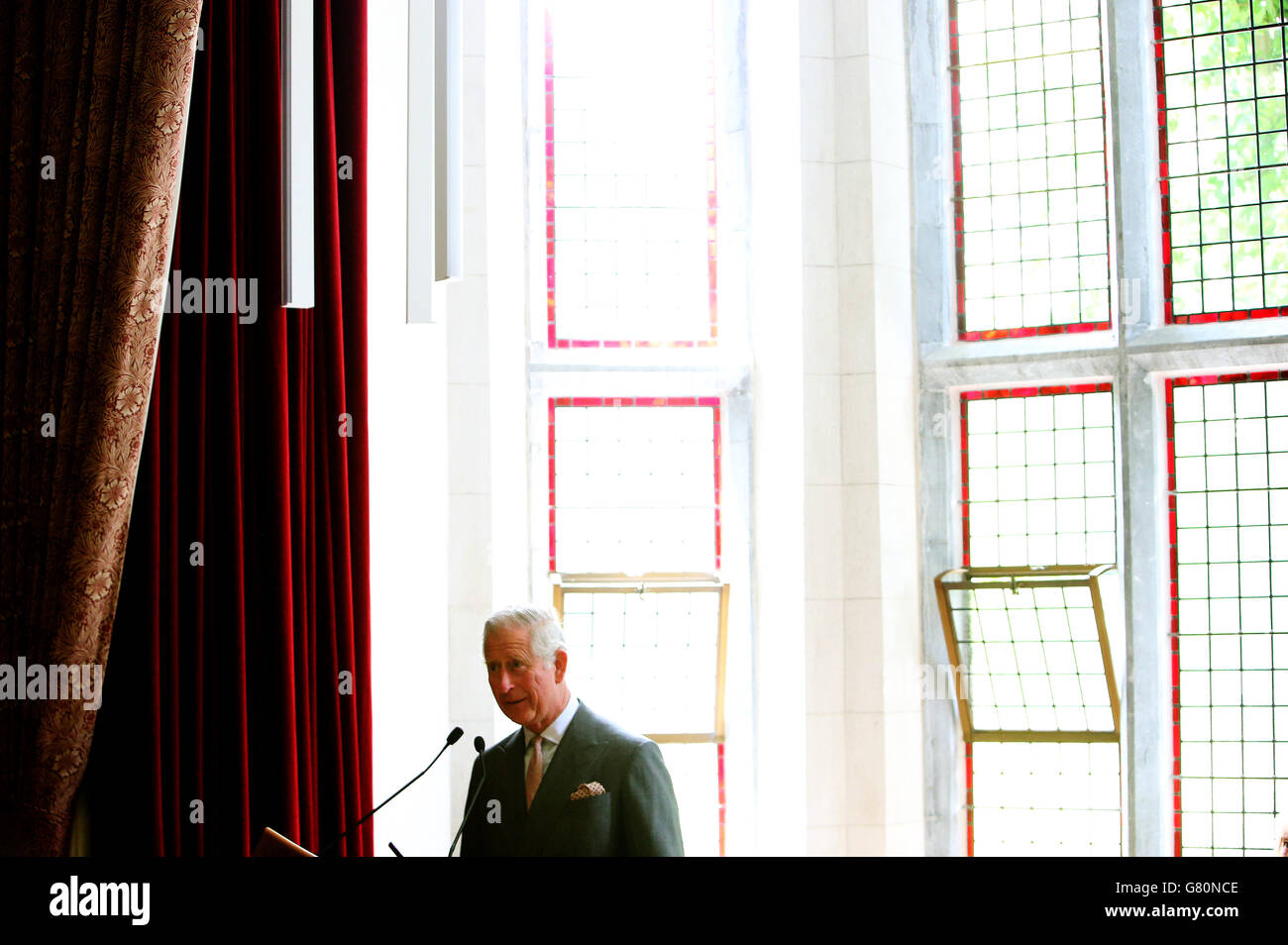 Der Prinz von Wales hält eine Rede bei einem Willkommensempfang in NUI Galway am ersten Tag ihres königlichen Besuches in der Republik Irland. Stockfoto