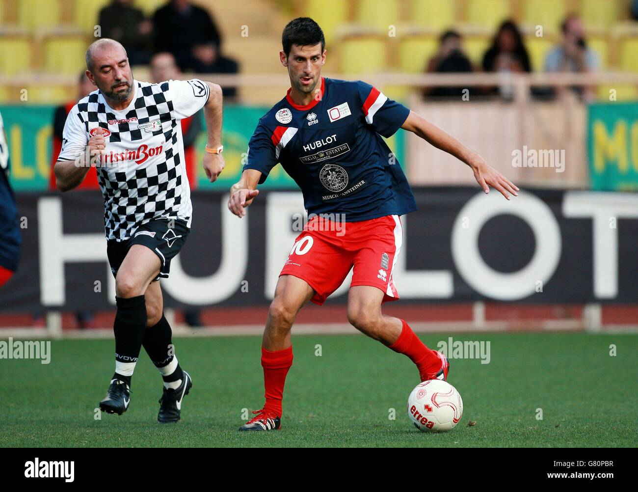 Novak Djokovic beim Fahrerfußballspiel im Stade Louis II Stadium, Monaco. Stockfoto