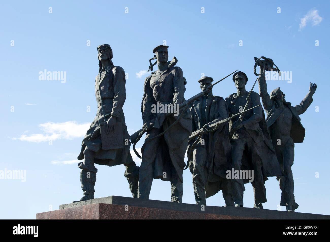 Skulptur von Matrosen und Piloten, Denkmal für die heldenhaften Verteidiger Leningrads, Siegesplatz, Ploschtschad pobedy, St Petersburg, Stockfoto
