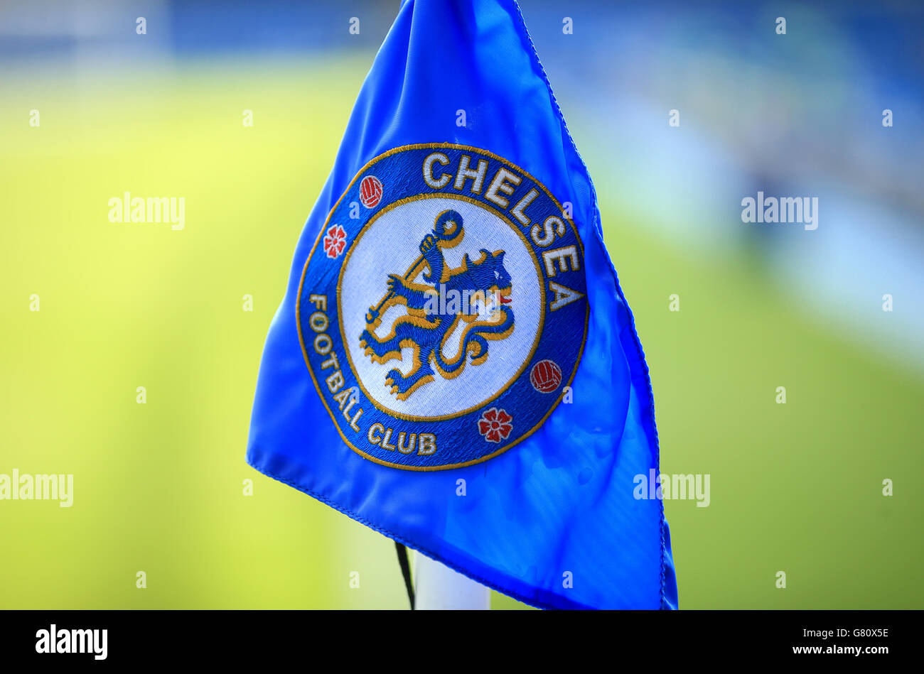Fußball - Barclays Premier League - Chelsea gegen Sunderland - Stamford Bridge. Eine Chelsea-Eckflagge an der Stamford Bridge Stockfoto