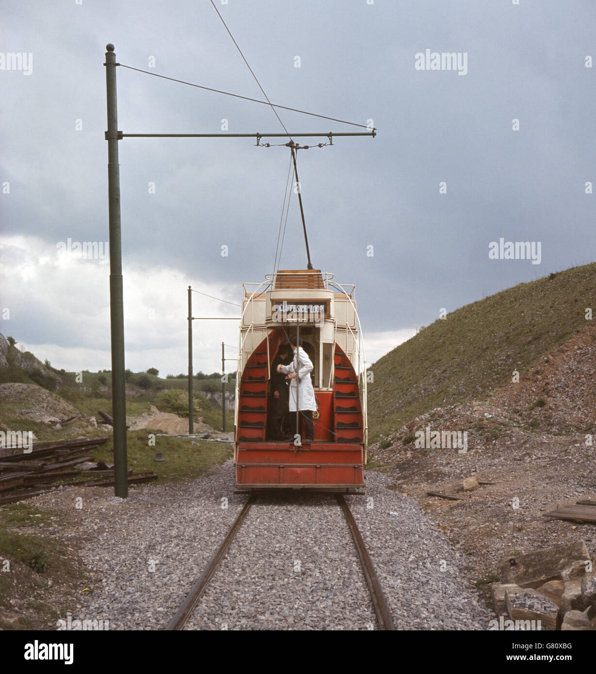 Dreadnought-Straßenbahn aus Blackpool, die auf das Jahr 1901 zurückgeht, abgebildet im Crich Tramway Museum, Derbyshire. Stockfoto