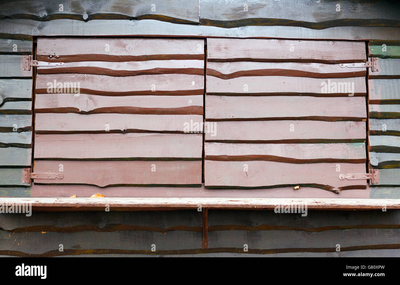 verschiedenen Tupe Holzfenster Garde auf Lodge Kabine montiert Stockfoto