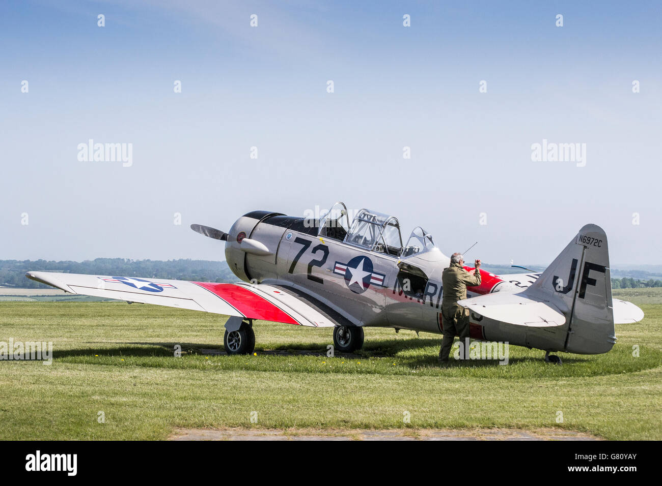 North American SNJ-5 N 6972 C (G-DHHF) Compton Abbas Flugplatz Stockfoto