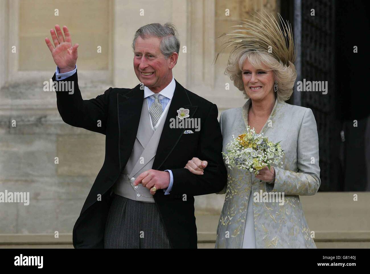 Großbritanniens Prinz Charles (L) verlässt mit ihrer königlichen Hoheit die Herzogin von Cornwall (R) nach dem Gottesdienst. Stockfoto