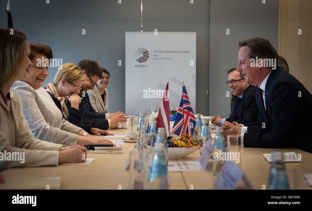 Premierminister David Cameron trifft sich heute im Rahmen des Gipfeltreffens der Östlichen Partnerschaft in Riga mit der lettischen Ministerpräsidentin Laimdota Straujuma bilateral. Stockfoto