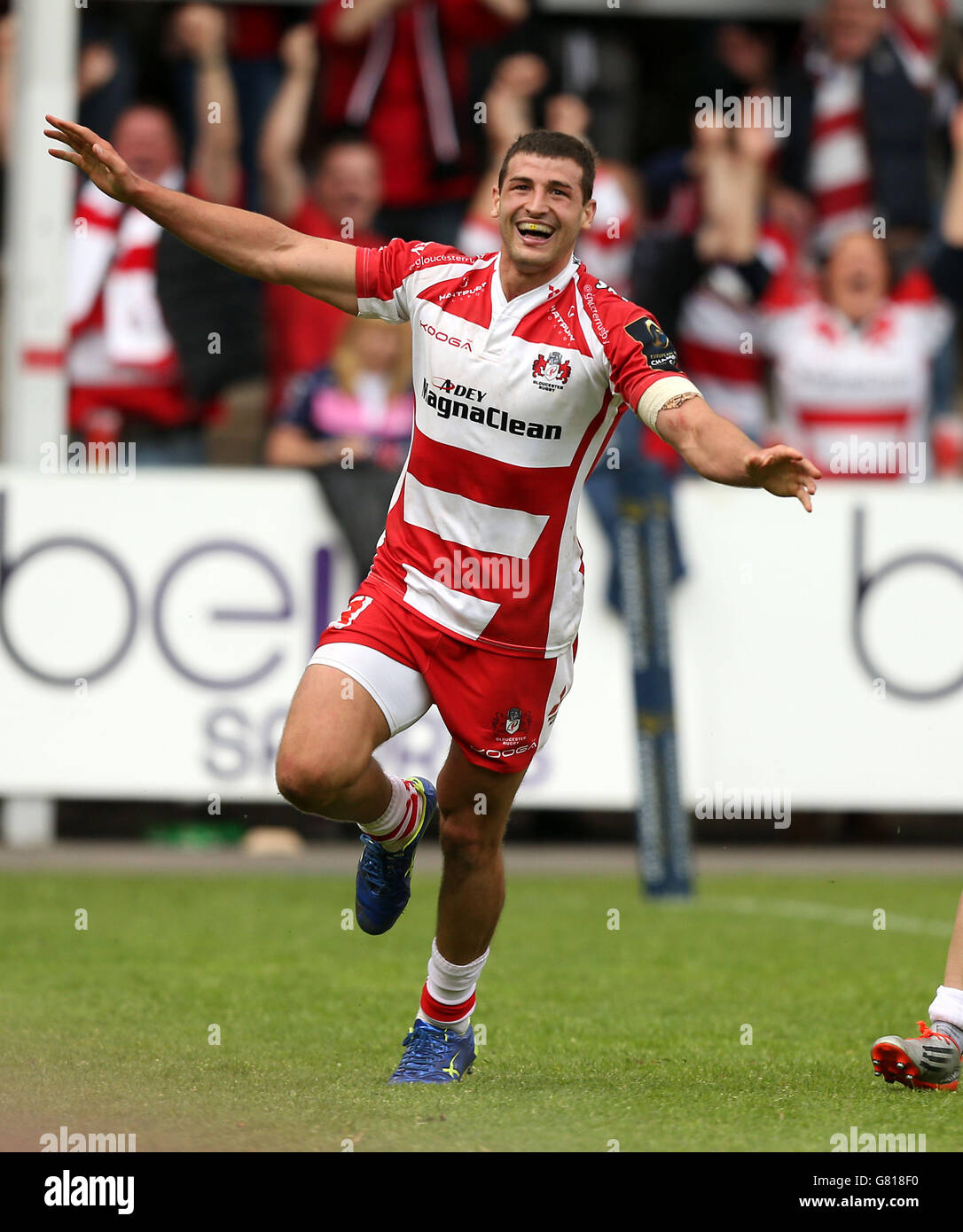 Jonny May von Gloucester feiert einen Versuch in extra Zeit während des European Champions Cup Play-off im Kingsholm Stadium, Gloucester. Stockfoto