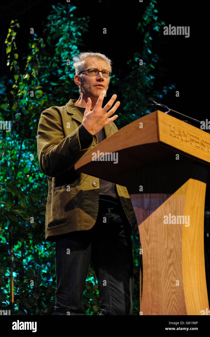 Tom Holland hält den Christopher Hitchens Vortrag mit dem Titel De-Radicalising Muhammad beim Hay Festival in Powys, Wales. Stockfoto