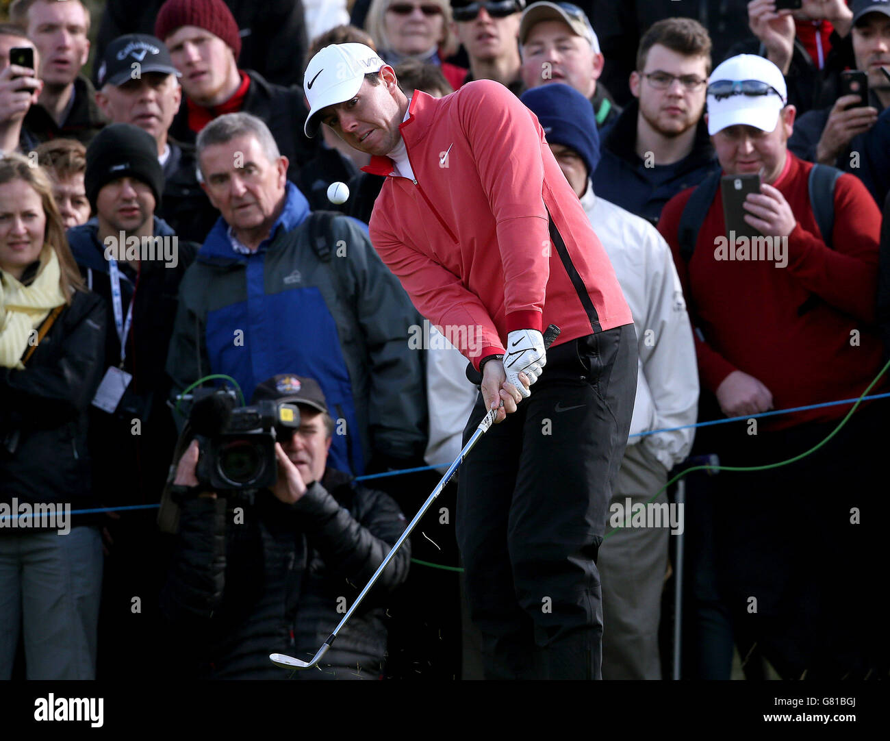 Rory McIlroy spielt am Tag eins der Dubai Duty Free Irish Open im Royal County Down Golf Club, Newcastle, auf dem 11. Green. Stockfoto