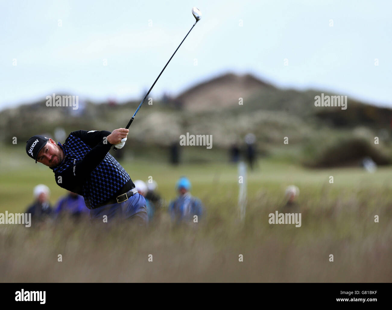 Golf - Dubai Duty Free Irish Open - Tag 1 - Royal County Down Golf Club. Graeme McDowell spielt vom Rough am 18. Während des Tages eines der Dubai Duty Free Irish Open im Royal County Down Golf Club, Newcastle. Stockfoto