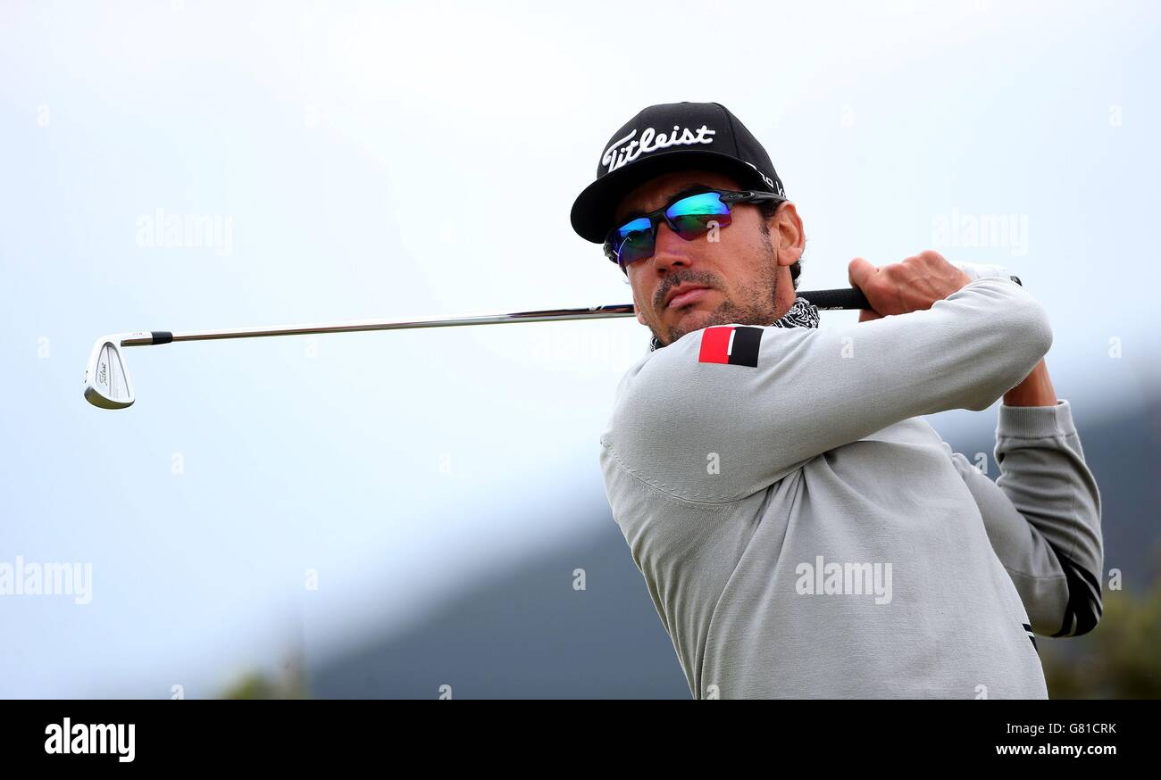 Rafa Cabrera-Bello auf dem dritten T-Shirt am dritten Tag der Dubai Duty Free Irish Open im Royal County Down Golf Club, Newcastle. Stockfoto