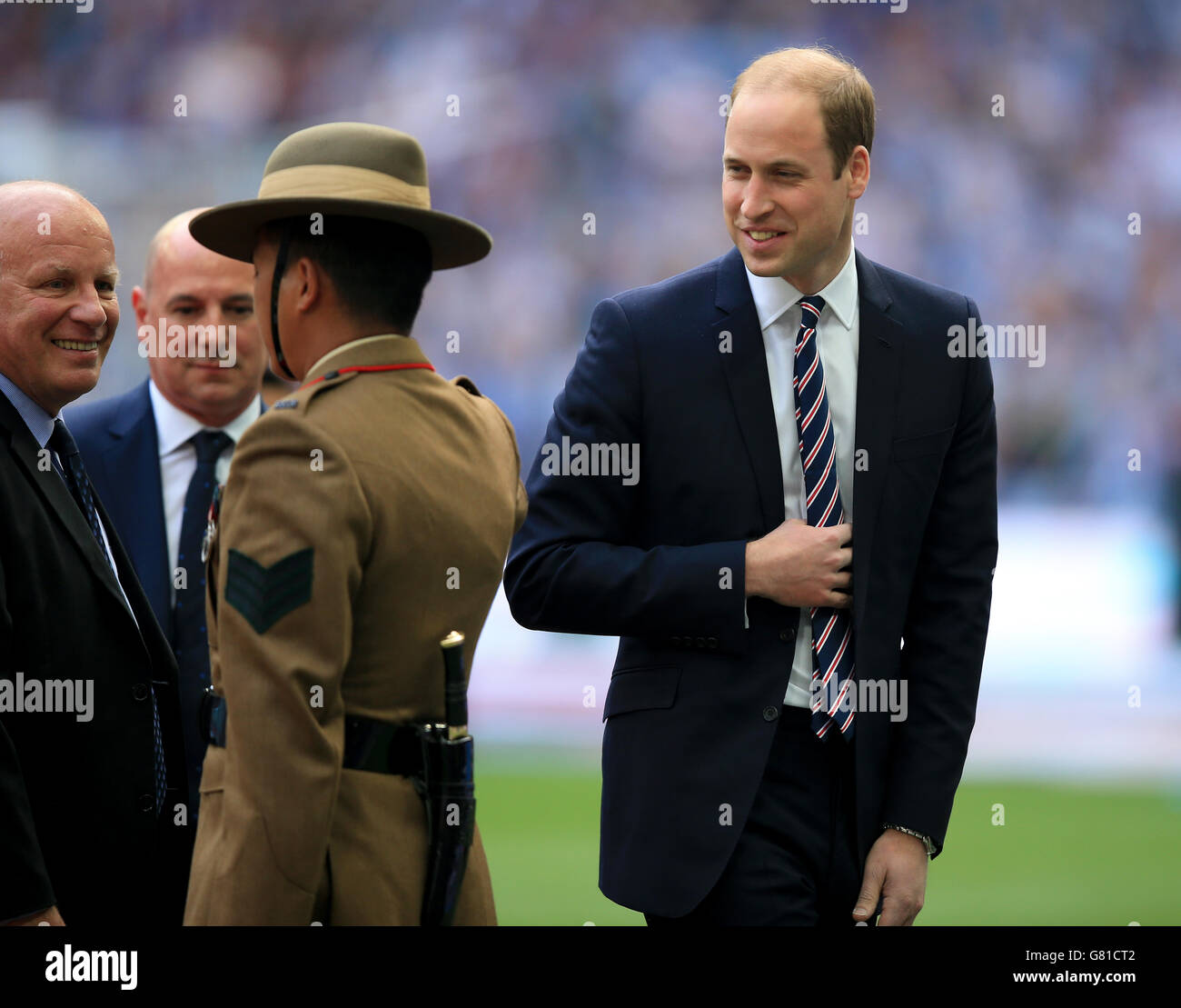 Greg Dyke, Vorsitzender des Football Association (links), und der Präsident des Football Association, The Duke of Cambridge (rechts) vor dem Start Stockfoto