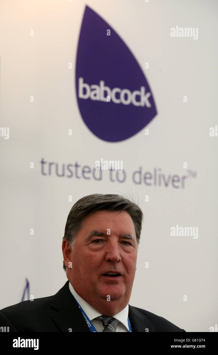 Archie Bethel, Executive Director von Babcock International Group PLC, spricht auf der Rosyth Dockyard, als eine Reihe von Gedenkveranstaltungen im Gange sind, um das hundertjährige Bestehen des Standorts zu feiern. Stockfoto