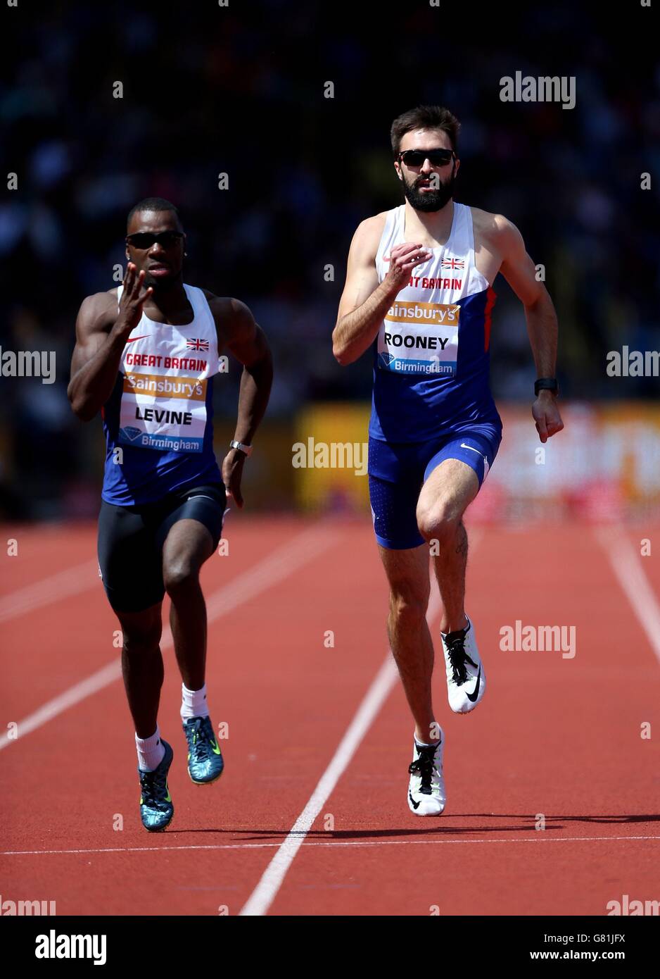 Martyn Rooney und Nigel Levine in den 300m während des Sainsbury's Birmingham Grand Prix im Alexander Stadium, Birmingham. Stockfoto