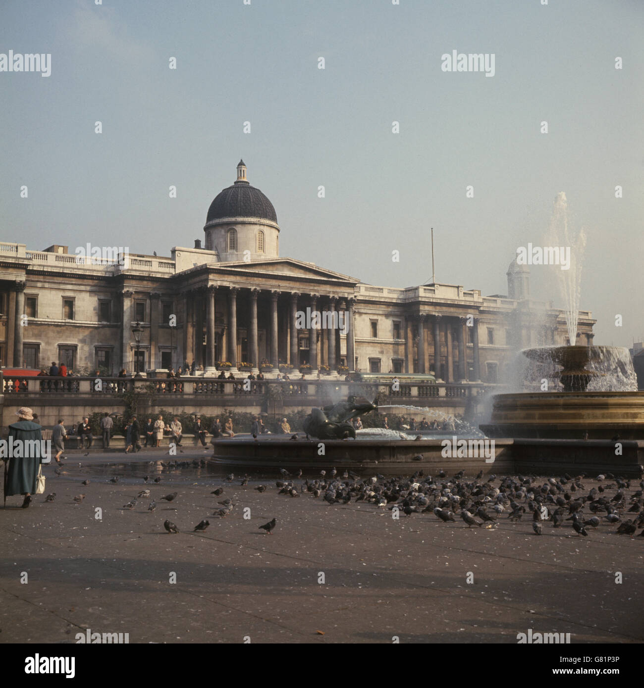 London Scenes - Trafalgar Square. Die Nationalbibliothek, Traflagar Square. Stockfoto