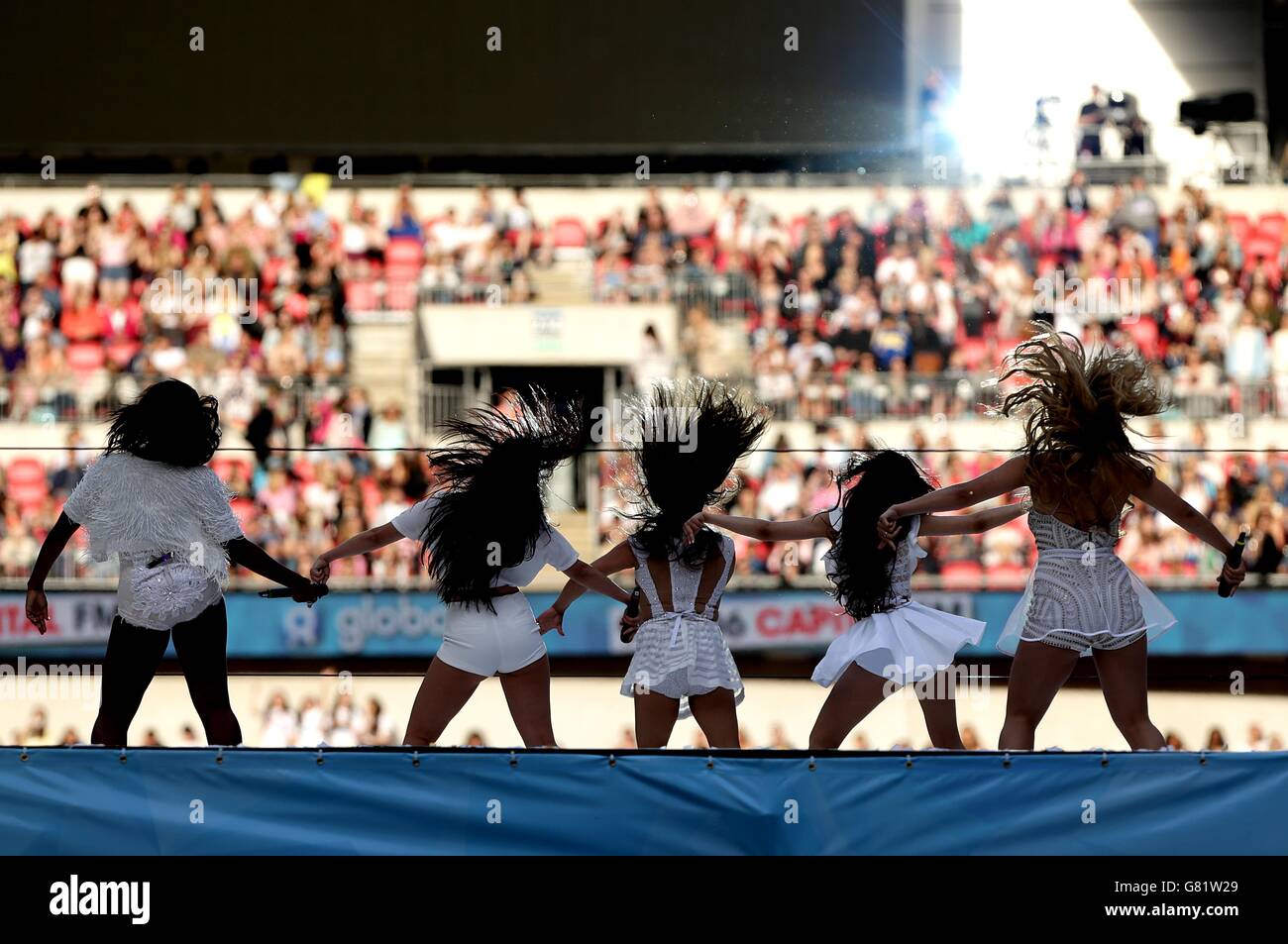 Capital FM Summertime Ball 2015 - London. EXKLUSIVE Fifth Harmony treten während des Summertime Ball von Capital FM im Wembley Stadium, London, auf. Stockfoto