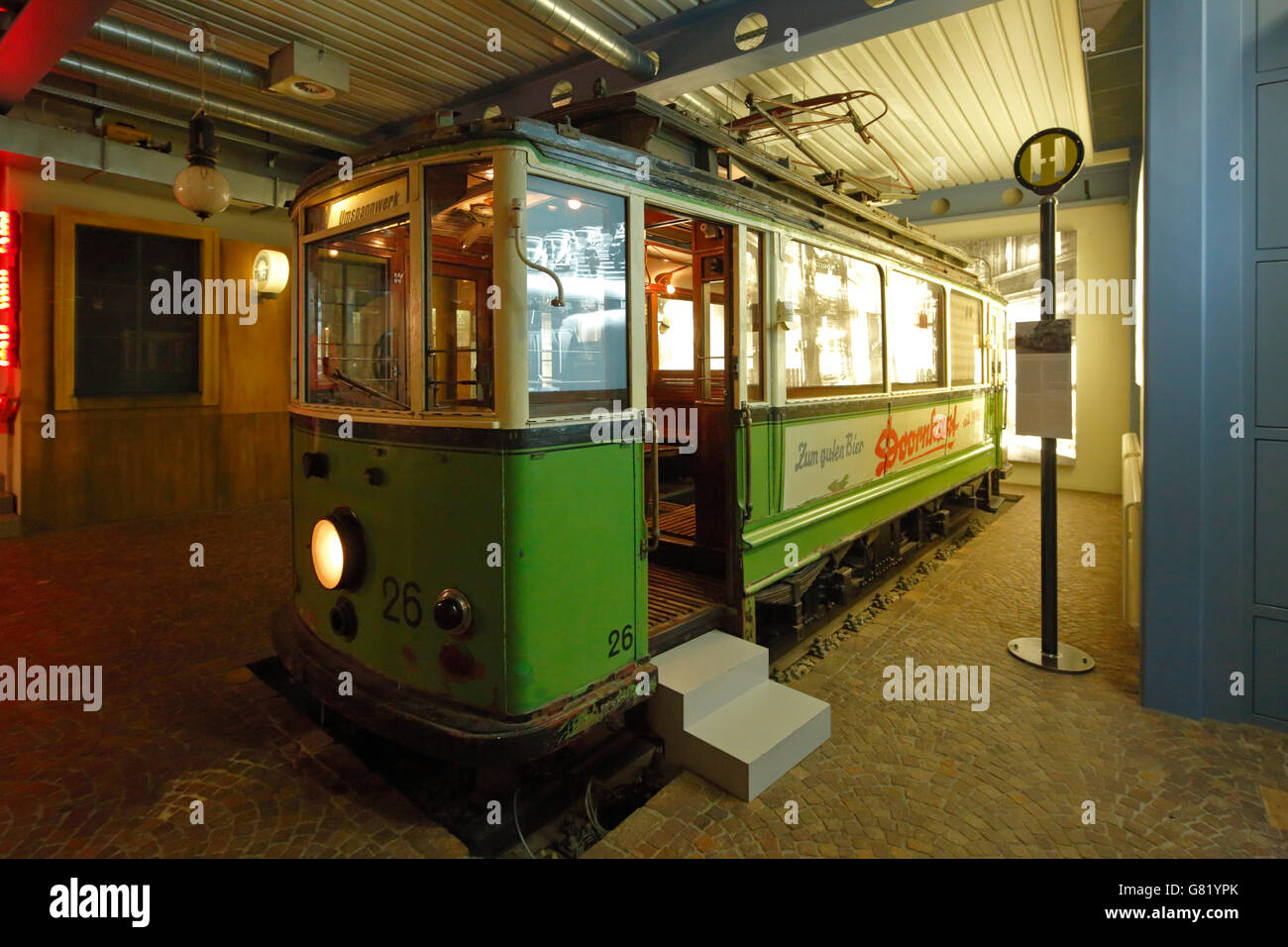 D-Recklinghausen, Ruhrgebiet, Westfalen, Nordrhein Westfalen, NRW, VEW Umspannwerk Recklinghausen, Triebwagen der Straßenbahn im Museum "Strom Und Leben", Vereinigte Elektrizitaetswerke Westfalen AG, internationale Ausstellung Emscher Park, Route der Industriekultur, ExtraSchicht 2016 Stockfoto